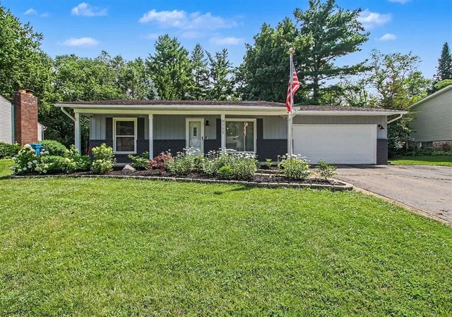 Homes for sale in White Lake, MI | 9155 Satelite Dr, White Lake, MI 48386 | MLS# 70544634