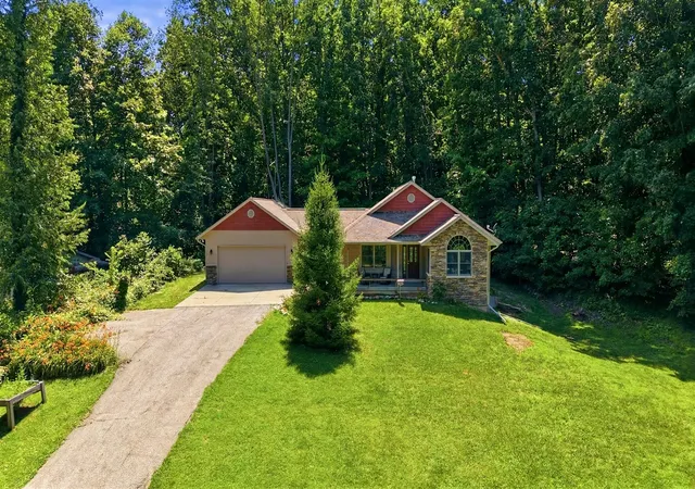 Homes for sale in Allegan, MI | 1938 Lincoln Rd, Allegan, MI 49010 | MLS# 70544704