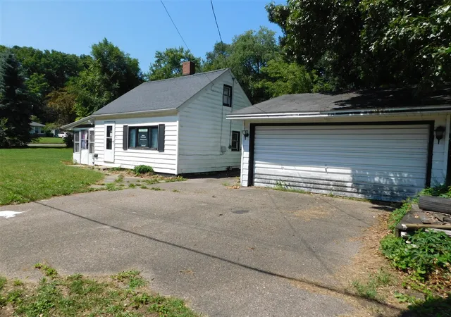 Photo 1 of Sale Pending at 285 Bechman Ave, Battle Creek, MI 49015 | MLS# 70545187 | Listing updated on 2026-08-05