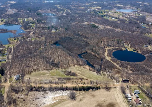 5th image of 825 W Rose Center Rd, Holly, MI 48442 | MLS# 60984177