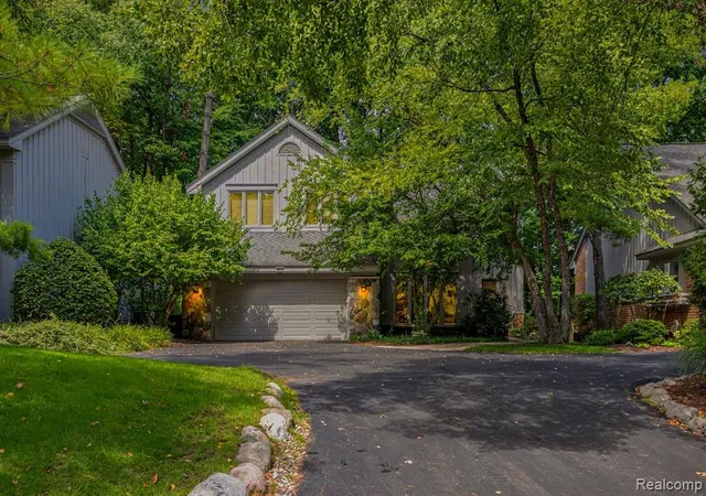 Photo 1 of Condo for sale at 4901 Fairway Ridge Cir, West Bloomfield, MI 48323 3321 | MLS# 61025837 | Listing updated on 2026-09-06