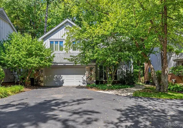 Photo 2 of Condo for sale at 4901 Fairway Ridge Cir, West Bloomfield, MI 48323 3321 | MLS# 61025837 | Listing updated on 2026-09-06
