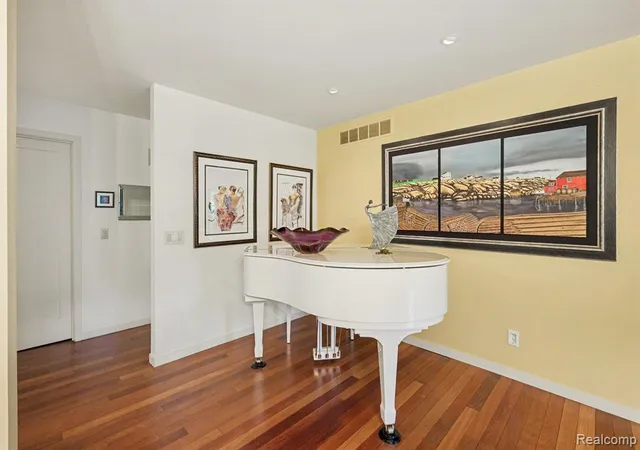 Photo 3 of Condo for sale at 4901 Fairway Ridge Cir, West Bloomfield, MI 48323 3321 | MLS# 61025837 | Listing updated on 2026-09-06
