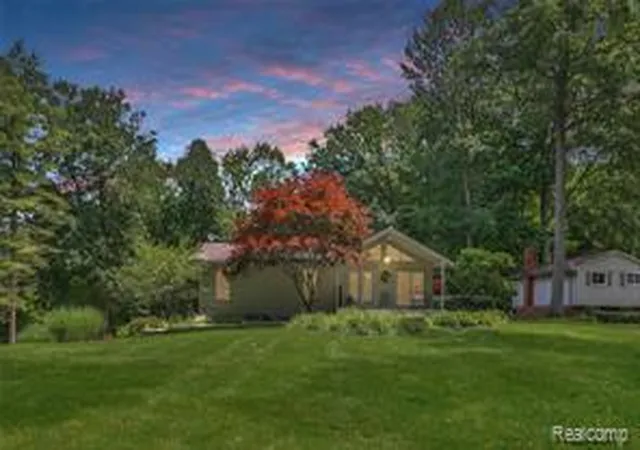 Homes for sale in White Lake, MI | 4070 Cross Rd, White Lake, MI 48386 | MLS# 61009278