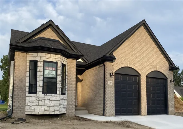 Homes for sale in Dundee, MI | 737 Britt Circle Dr #11, Dundee, MI 48131 | MLS# 70526480