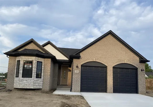 Homes for sale in Dundee, MI | 737 Britt Circle Dr #11, Dundee, MI 48131 | MLS# 70526480