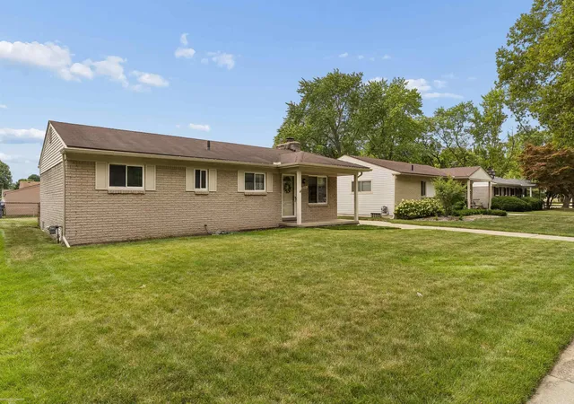 Photo 2 of Single family home for sale at 8644 Essen Dr Dr, Sterling Heights, MI 48314 | MLS# 50219298 | Listing updated on 2026-10-06