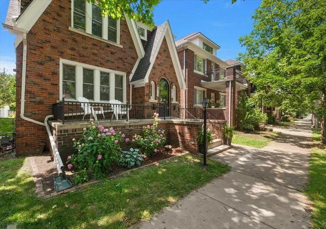 Homes for sale in Grosse Pointe Park, MI | 873-875 Beaconsfield Ave, Grosse Pointe Park, MI 48230 | MLS# 50213842
