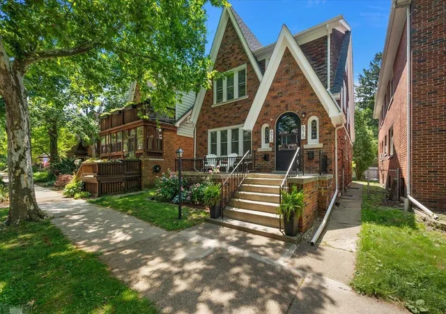 Homes for sale in Grosse Pointe Park, MI | 873-875 Beaconsfield Ave, Grosse Pointe Park, MI 48230 | MLS# 50213842
