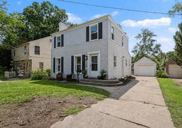 Photo 3 of Sale Pending at 1128 Edna St, Grand Rapids, MI 49507 | MLS# 70554998 | Listing updated on 2026-09-14