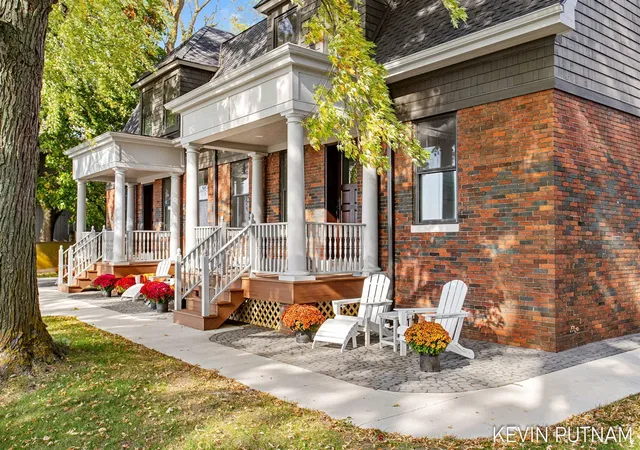 Photo 1 of Single family home for sale at 103 N Pier St, Saint Joseph, MI 49085 | MLS# 70527550 | Listing updated on 2026-08-26
