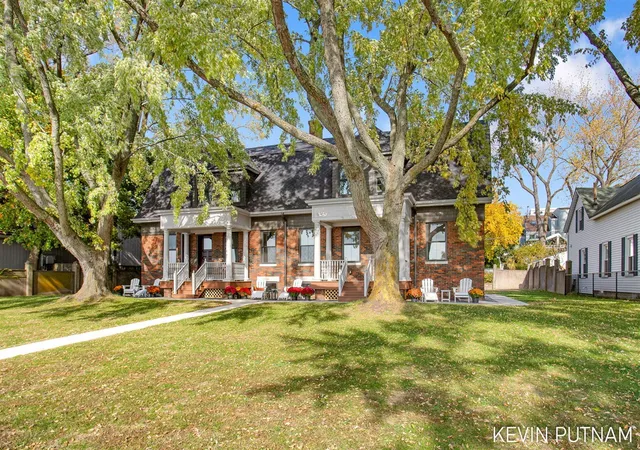 Photo 3 of Single family home for sale at 103 N Pier St, Saint Joseph, MI 49085 | MLS# 70527550 | Listing updated on 2026-08-26