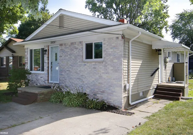 Photo 2 of Single family home for sale at 29530 South River St, Harrison Twp, MI 48043 | MLS# 50220001 | Listing updated on 2026-08-28