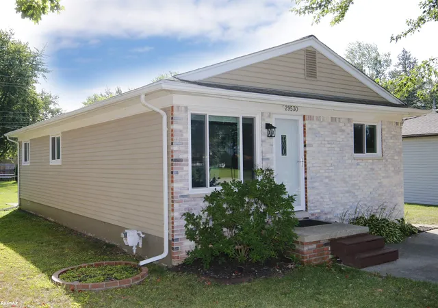 Photo 3 of Single family home for sale at 29530 South River St, Harrison Twp, MI 48043 | MLS# 50220001 | Listing updated on 2026-08-28