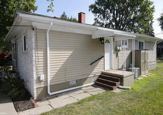 Photo 4 of Single family home for sale at 29530 South River St, Harrison Twp, MI 48043 | MLS# 50220001 | Listing updated on 2026-08-28