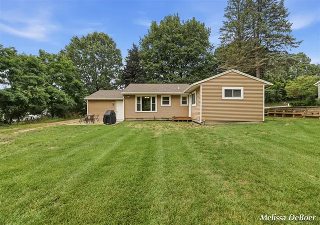 Photo 3 of Single family home for sale at 2014 3 Mile Rd, Grand Rapids, MI 49505 | MLS# 70549926 | Listing updated on 2026-09-18