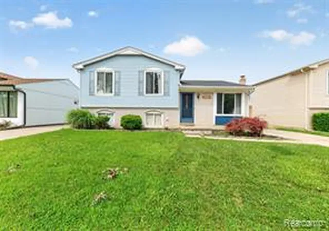 Homes for sale in Clinton Township, MI | 24145 Cottrell St, Clinton Township, MI 48035 | MLS# 60993386