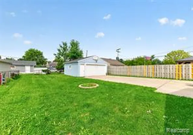 Homes for sale in Clinton Township, MI | 24145 Cottrell St, Clinton Township, MI 48035 | MLS# 60993386