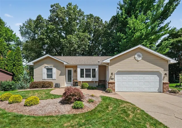 Photo 2 of Sale Pending at 5880 Edajean Ridge Dr, Comstock Park, MI 49321 | MLS# 70554726 | Listing updated on 2026-09-01