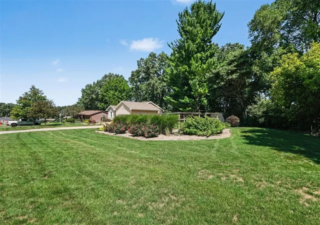 Photo 3 of Sale Pending at 5880 Edajean Ridge Dr, Comstock Park, MI 49321 | MLS# 70554726 | Listing updated on 2026-09-01