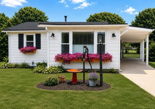 Photo 1 of Sale Pending at 111 Oak St Rd, Brooklyn, MI 49230 | MLS# 50216323 | Listing updated on 2026-09-16