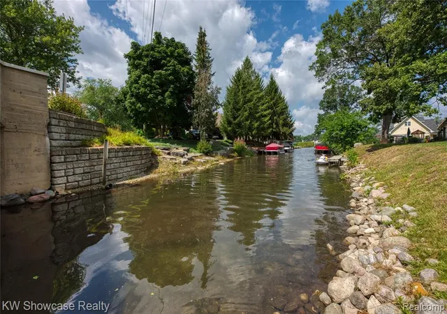 Photo 2 of Single family home for sale at 3519 Woodland Dr, Highland, MI 48356 2366 | MLS# 61024350 | Listing updated on 2026-09-05