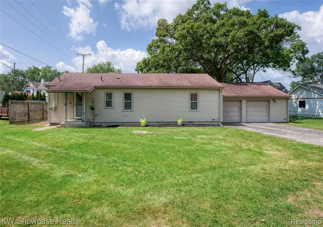 Photo 3 of Single family home for sale at 3519 Woodland Dr, Highland, MI 48356 2366 | MLS# 61024350 | Listing updated on 2026-09-05