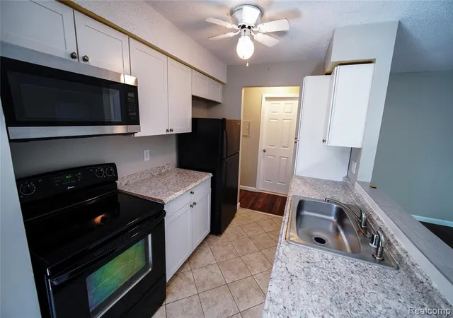 5th image of 8365 Pontiac Lake Rd #12, White Lake, MI 48386 | MLS# 61017282