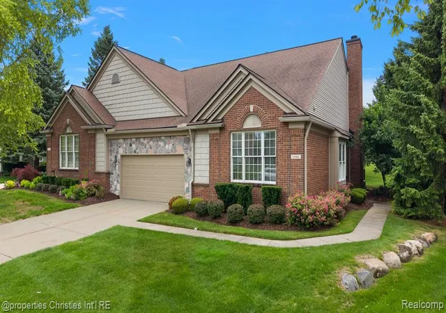 Homes for sale in Rochester, MI | 1946 Dunham Dr, Rochester, MI 48306 | MLS# 61008277