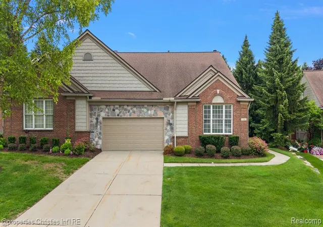 Homes for sale in Rochester, MI | 1946 Dunham Dr, Rochester, MI 48306 | MLS# 61008277