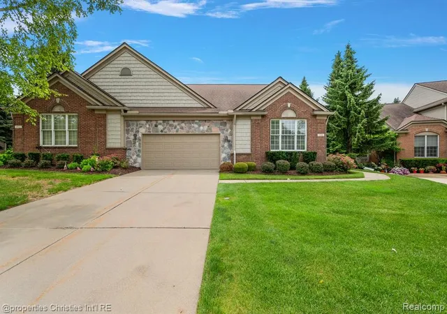 Homes for sale in Rochester, MI | 1946 Dunham Dr, Rochester, MI 48306 | MLS# 61008277