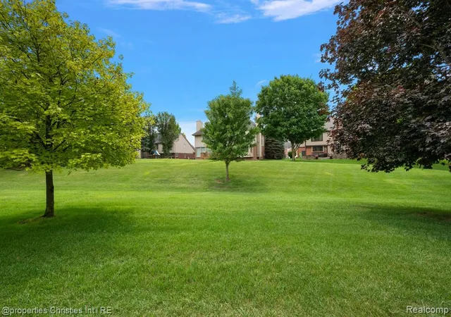 Homes for sale in Rochester, MI | 1946 Dunham Dr, Rochester, MI 48306 | MLS# 61008277