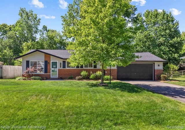 Homes for sale in Waterford, MI | 6589 Doyon Dr, Waterford, MI 48327 | MLS# 61000153