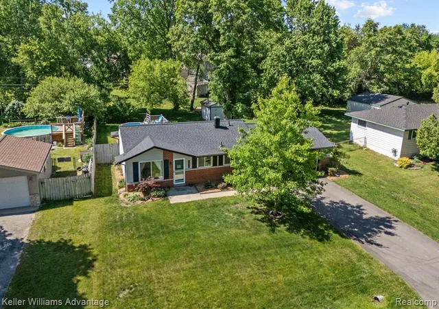 Homes for sale in Waterford, MI | 6589 Doyon Dr, Waterford, MI 48327 | MLS# 61000153