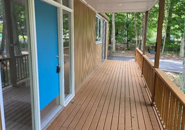 Photo 2 of Single family home for sale at 29204 Summerwood Rd, Farmington Hills, MI 48334 | MLS# 70547926 | Listing updated on 2026-08-27