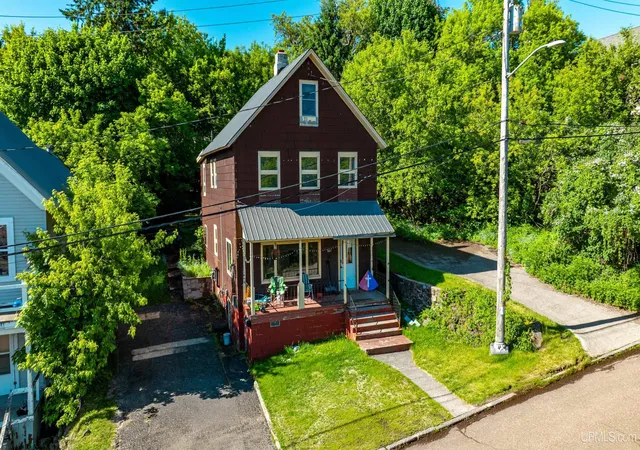 Homes for sale in Houghton, MI | 807 E Montezuma Ave, Houghton, MI 49931 | MLS# 50205843