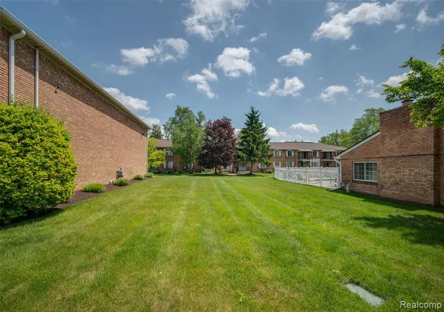 Homes for sale in Farmington, MI | 30795 Shiawassee Road, Farmington, MI 48336 | Houzeo