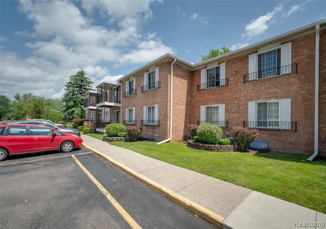 Homes for sale in Farmington, MI | 30795 Shiawassee Rd #7, Farmington, MI 48336 | MLS# 60995146