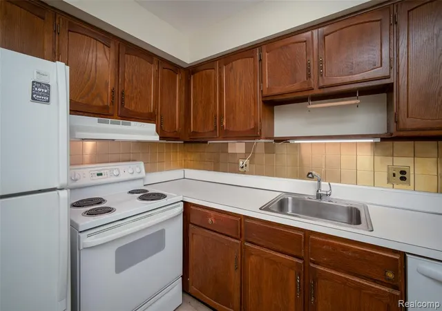 Homes for sale in Farmington, MI | 30795 Shiawassee Rd #7, Farmington, MI 48336 | MLS# 60995146
