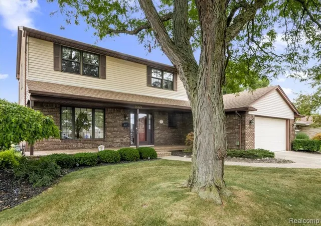 Photo 3 of Sale Pending at 26820 Cecile St, Dearborn Heights, MI 48127 3330 | MLS# 61024152 | Listing updated on 2026-08-28
