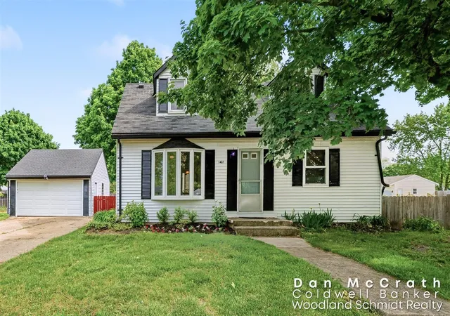 Homes for sale in Lowell, MI | 1401 Sibley St, Lowell, MI 49331 | MLS# 70534191