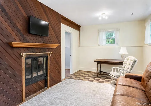 Photo 5 of Sale Pending at 1421 Cedarhill Dr, East Lansing, MI 48823 | MLS# 61020255 | Listing updated on 2026-08-29