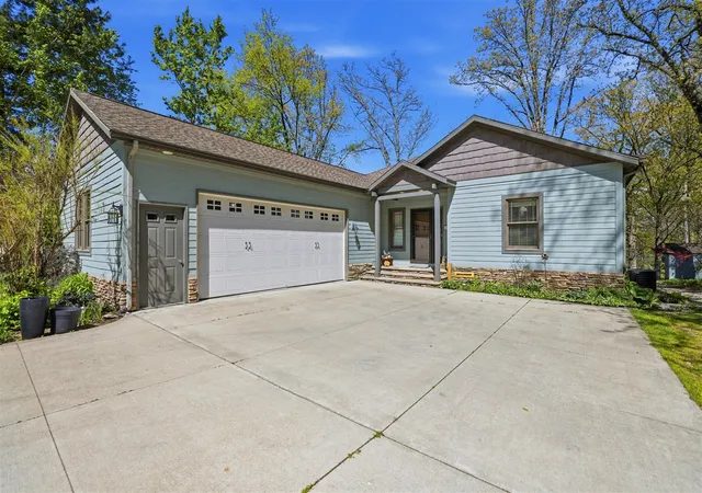 Homes for sale in Belding, MI | 7352 Hallridge Dr, Belding, MI 48809 | MLS# 70536363