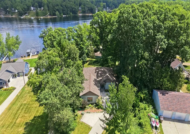 Photo 4 of Single family home for sale at 7352 Hallridge Dr, Belding, MI 48809 | MLS# 70536363 | Listing updated on 2026-08-20