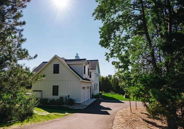 Photo 3 of Single family home for sale at 6551 Huntsman Dr, Williamsburg, MI 49690 | MLS# 80065900 | Listing updated on 2026-06-01