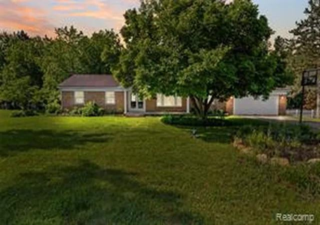 Homes for sale in South Lyon, MI | 13404 Sequoia Ln, South Lyon, MI 48178 | MLS# 61009150