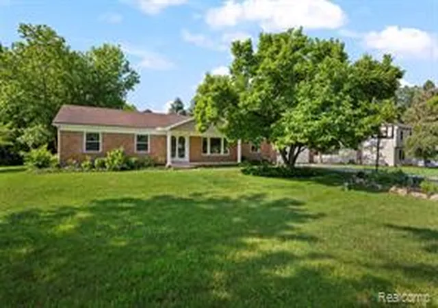 Homes for sale in South Lyon, MI | 13404 Sequoia Ln, South Lyon, MI 48178 | MLS# 61009150