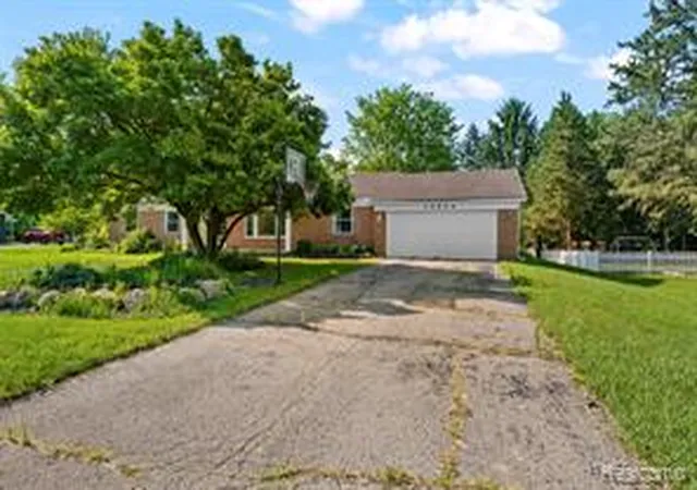 Homes for sale in South Lyon, MI | 13404 Sequoia Ln, South Lyon, MI 48178 | MLS# 61009150