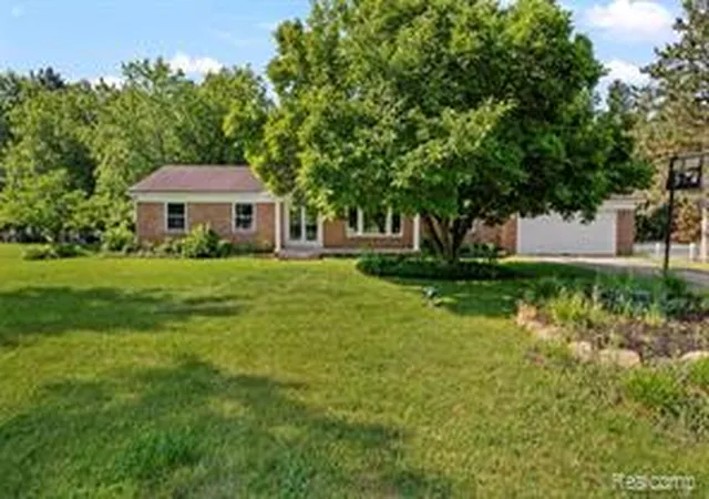 Homes for sale in South Lyon, MI | 13404 Sequoia Ln, South Lyon, MI 48178 | MLS# 61009150