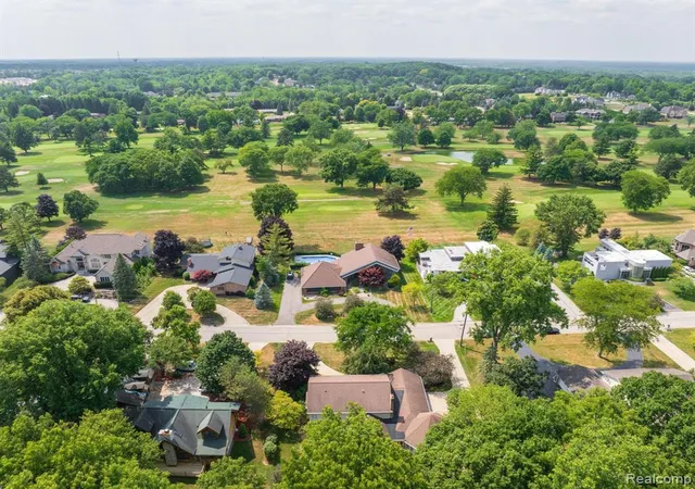 2nd image of 9705 Burning Tree Dr, Grand Blanc, MI 48439 | MLS# 61018337